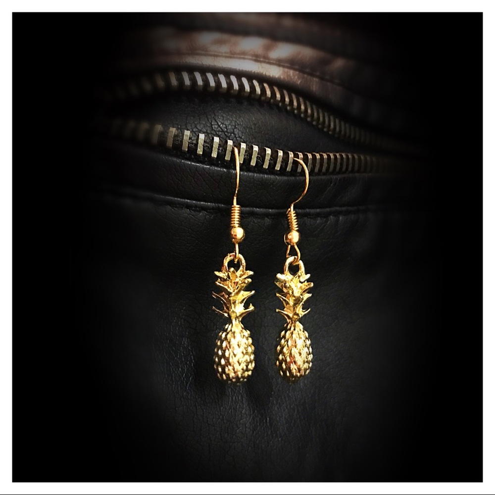 NEW! So Cute Tiny Pineapple Earrings - Picture 2 of 2